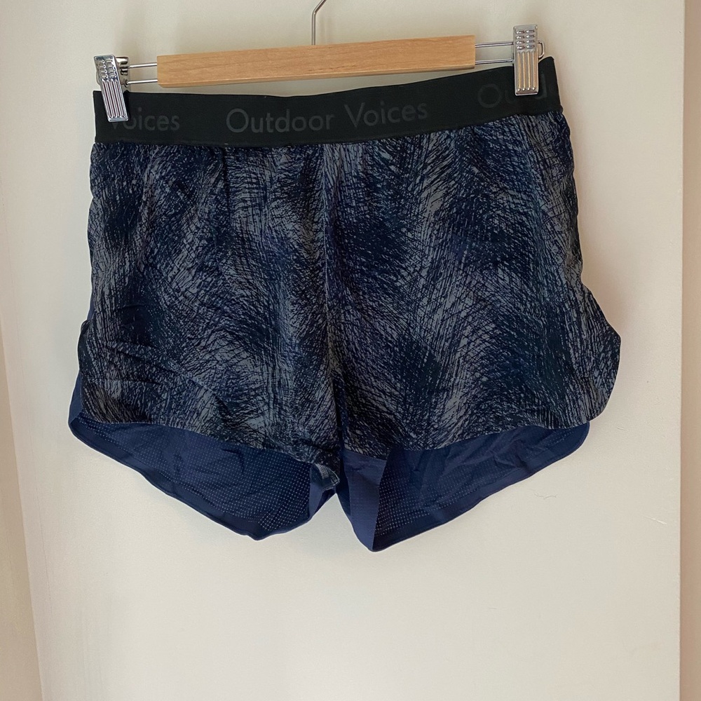 Outdoor Voices Exercise Short in NavyScratch Print